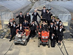 卒業生の集合写真