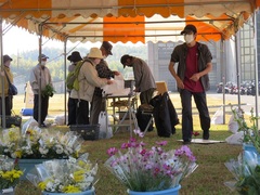 花き班の販売風景 花き班の販売風景