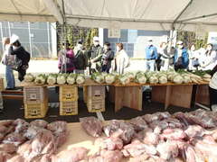 野菜班の販売風景