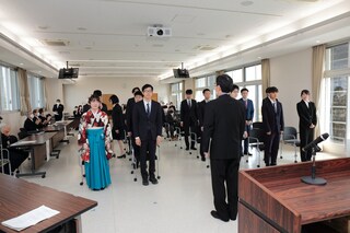 卒業生の入場 卒業生の入場