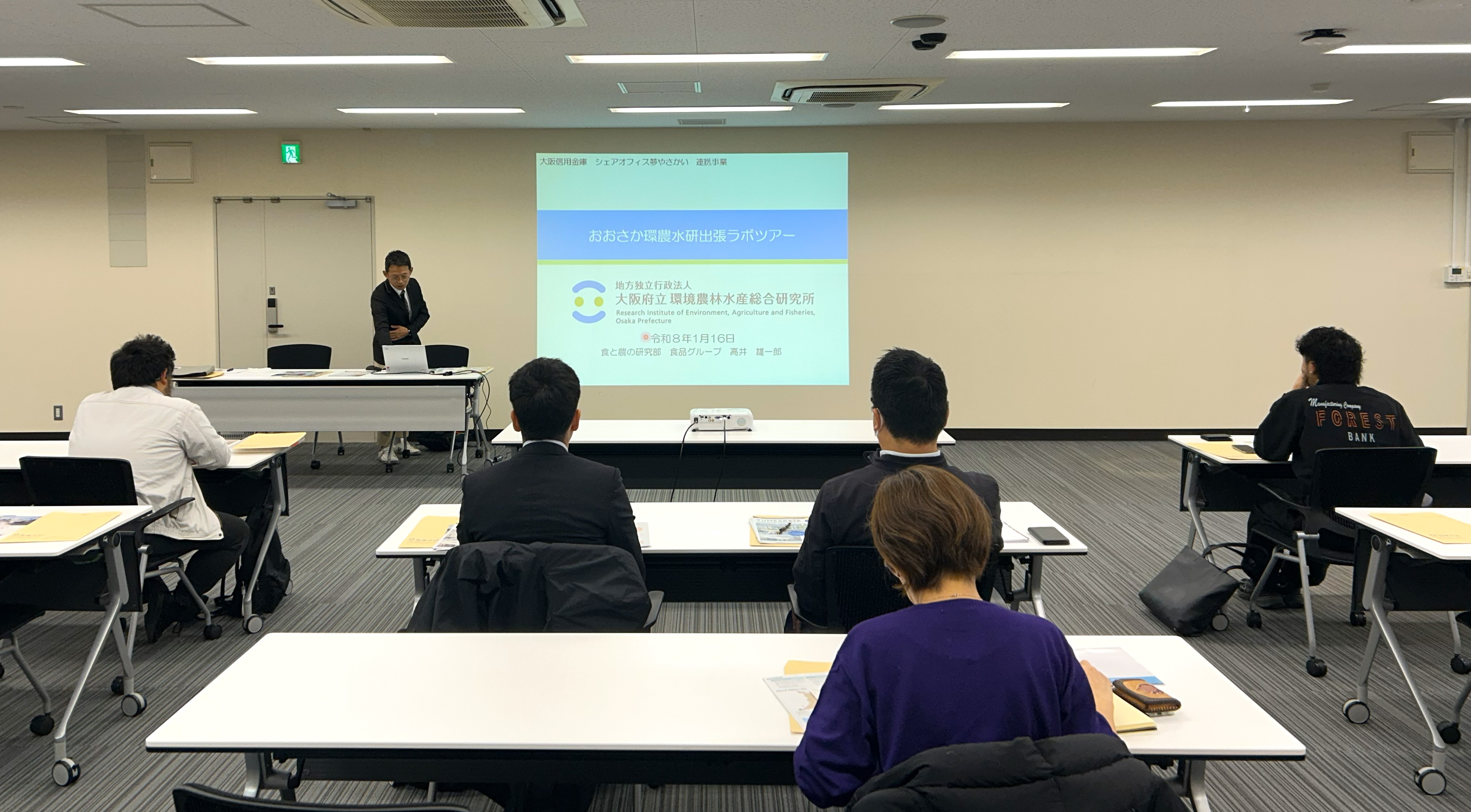 出張ラボツアーの様子