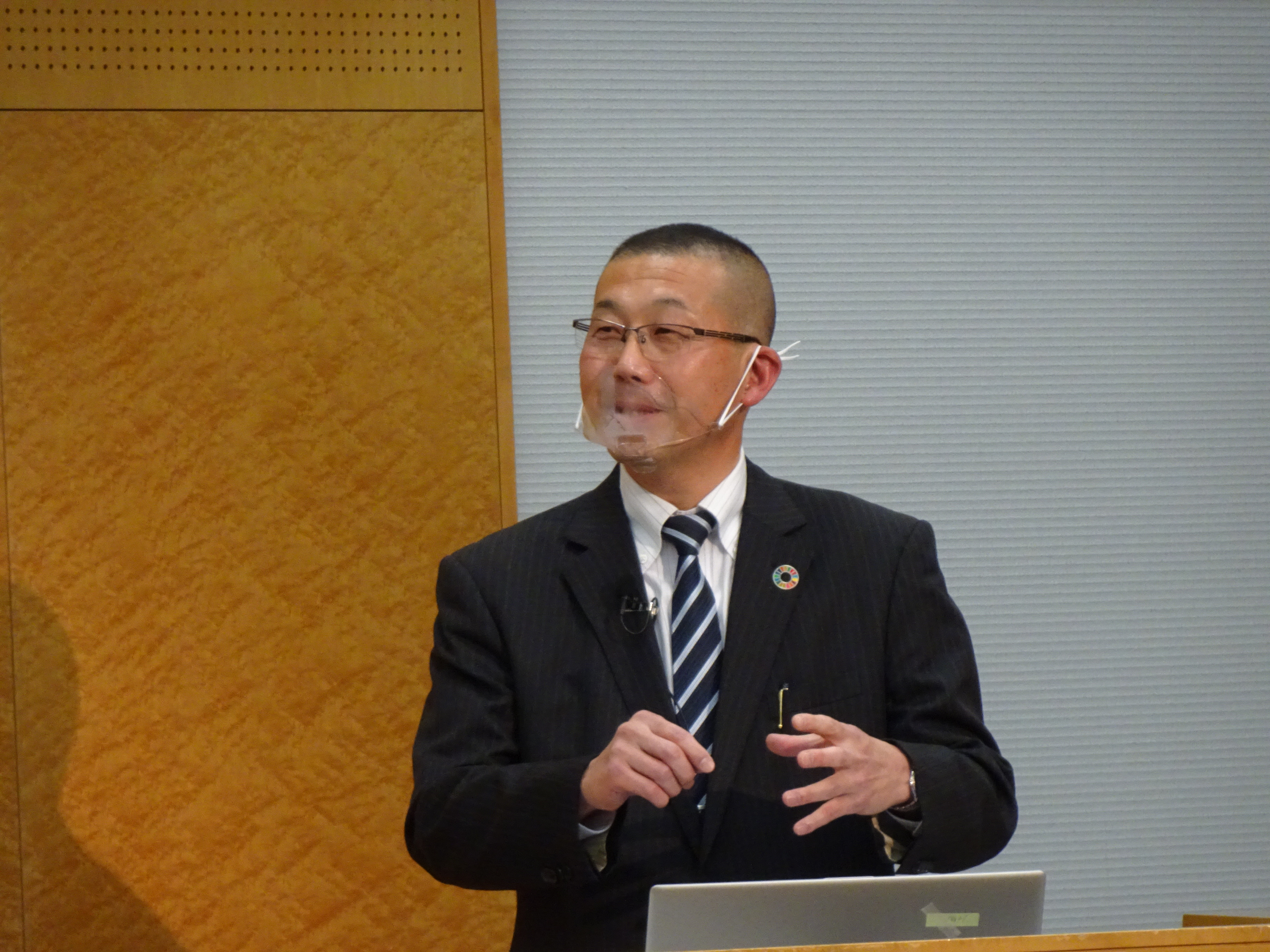 大塚副学長の記念講演のようす