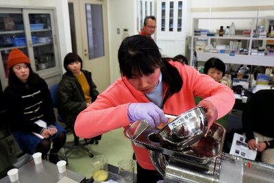 果汁の搾汁体験 果汁の搾汁体験