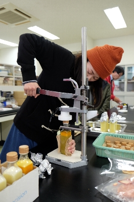 打栓機の体験 打栓機の体験