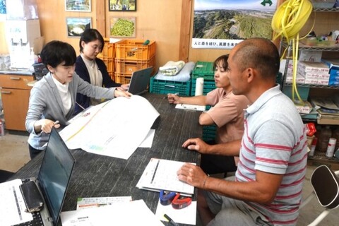 サポートセンターでの相談風景写真